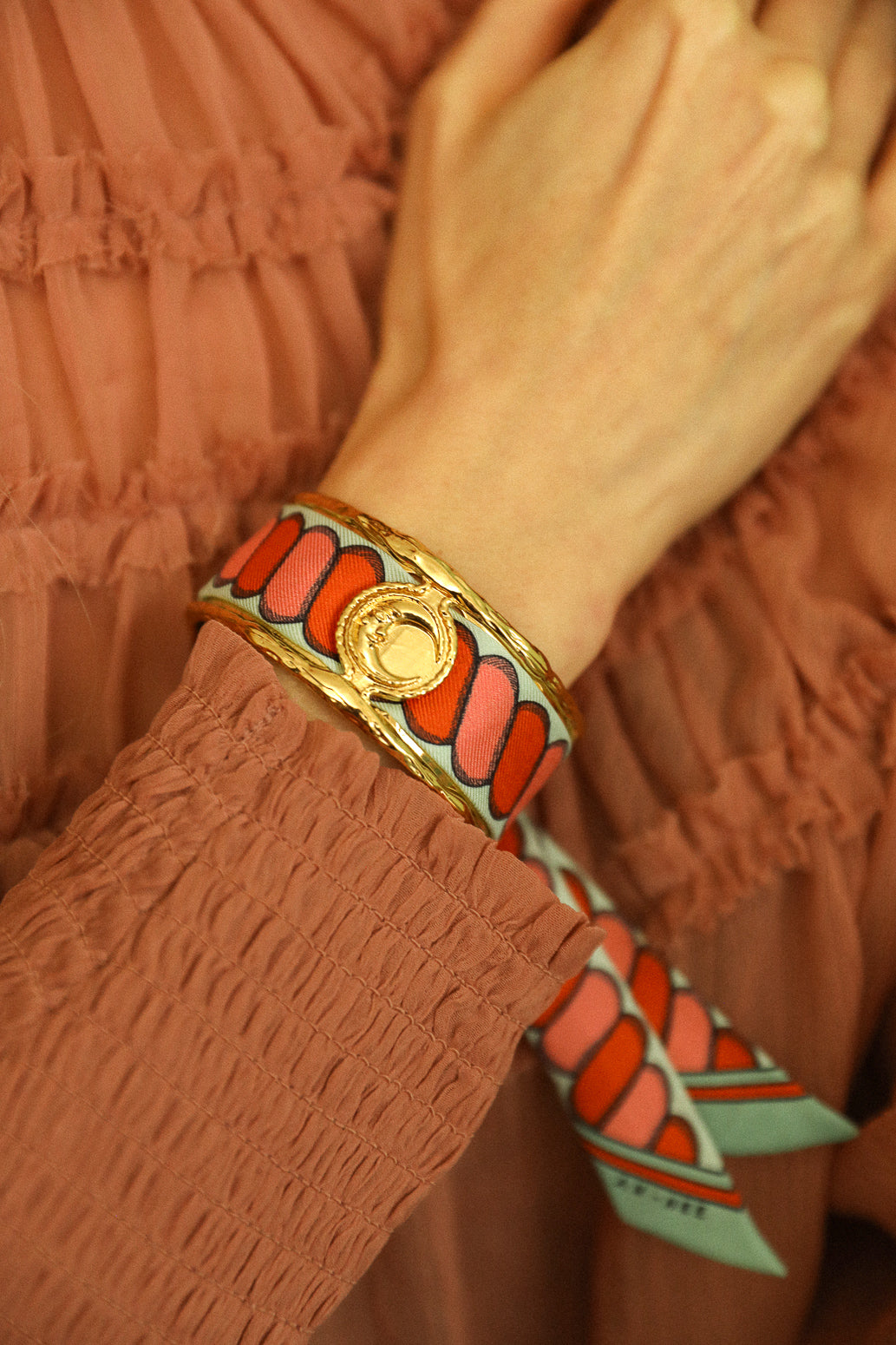 Moon cuff, silk-free
