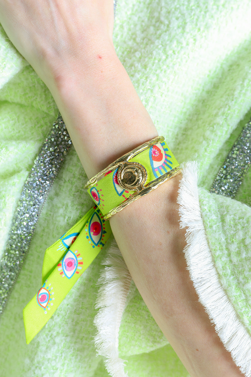 Moon cuff, silk-free