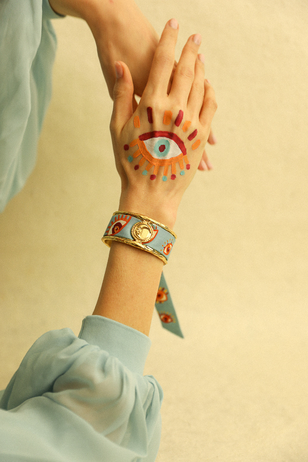 Moon cuff, silk-free