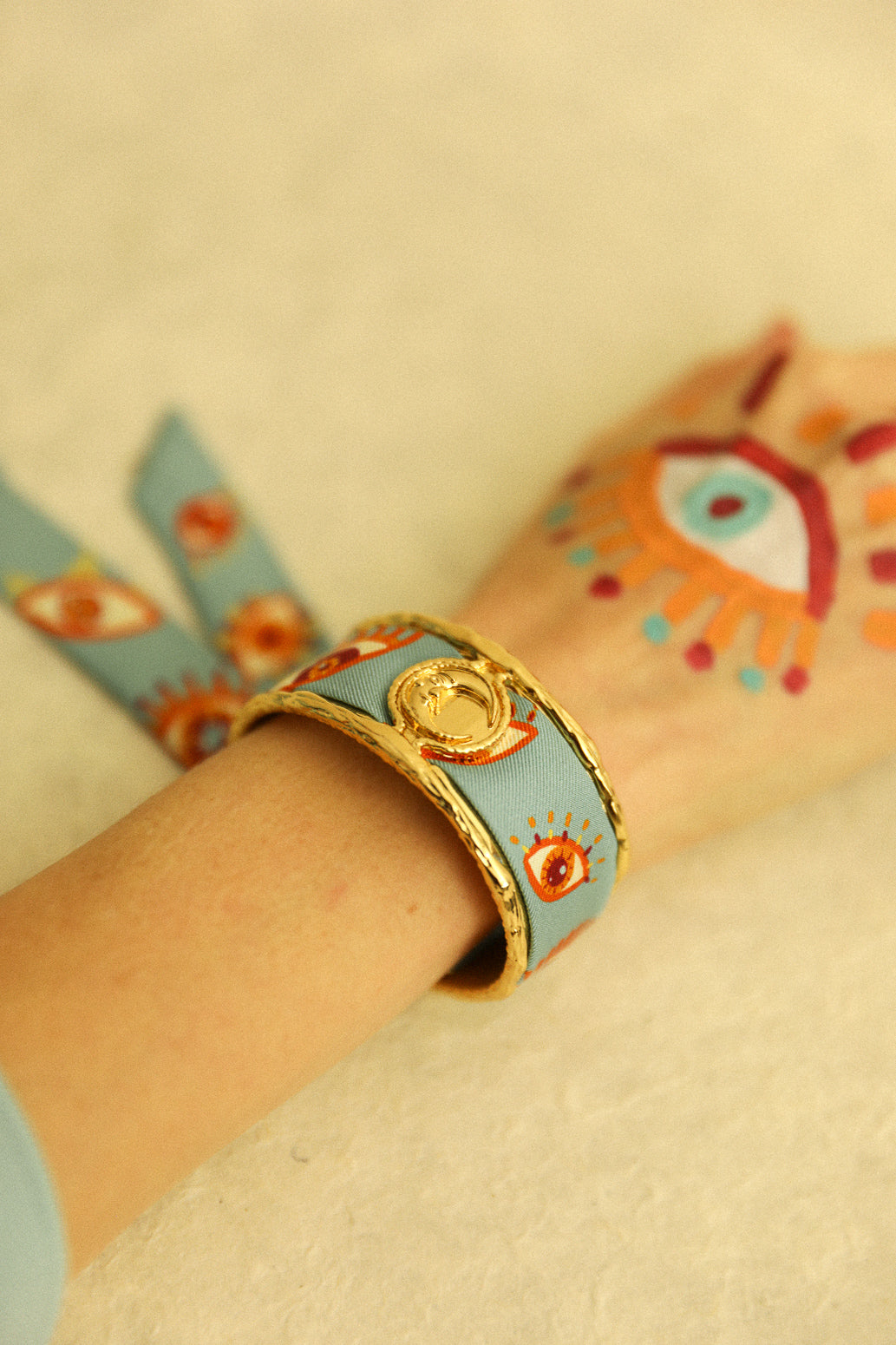 Moon cuff, silk-free