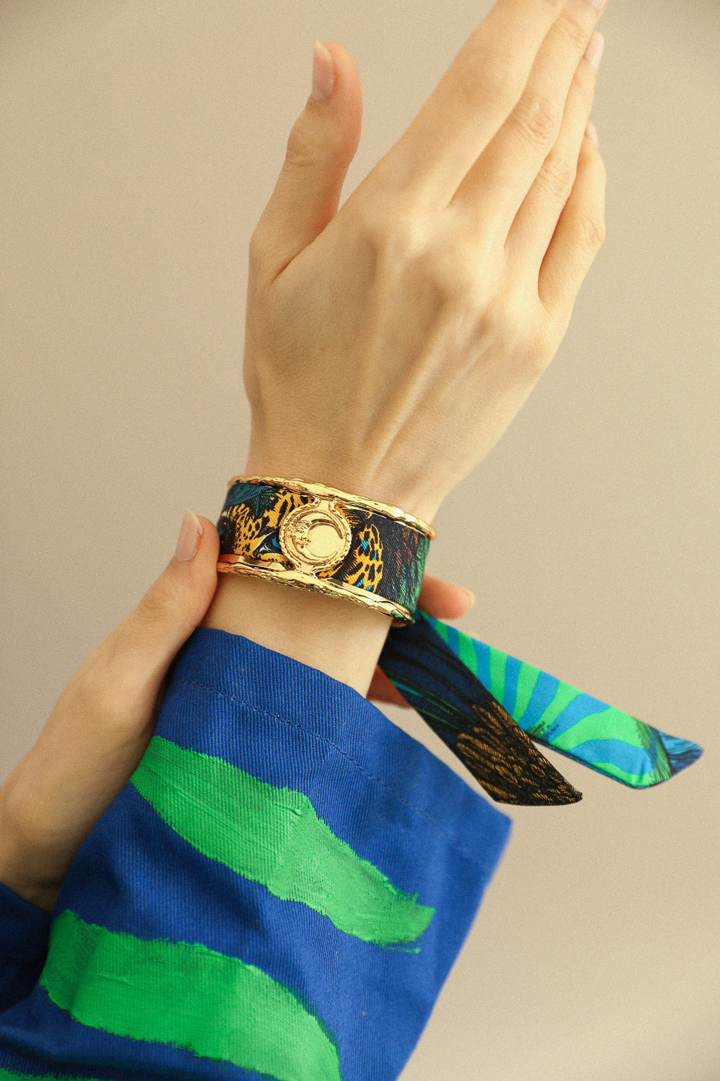 Moon cuff, silk-free