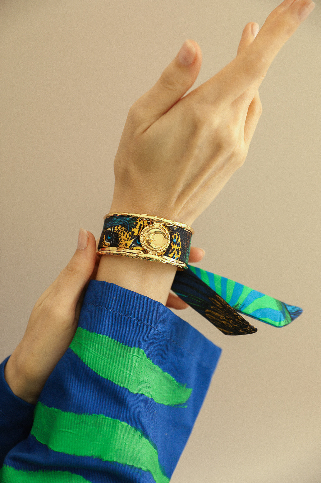Moon cuff, silk-free