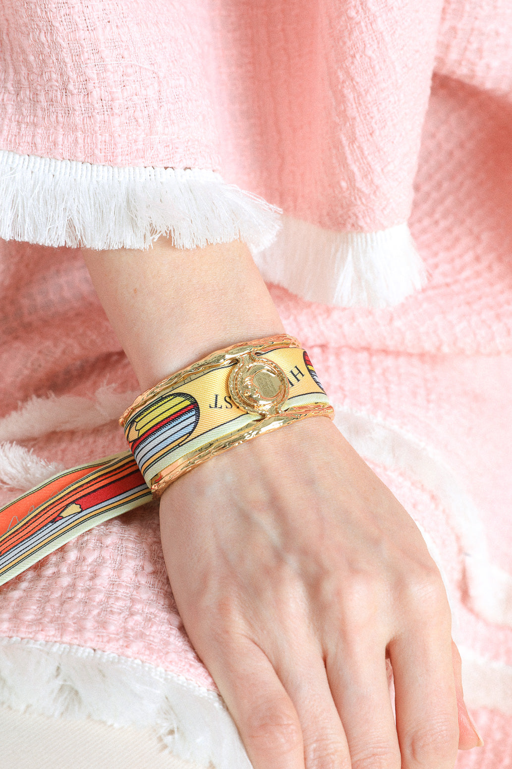 Moon cuff, silk-free