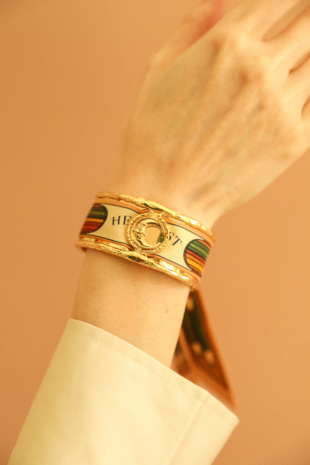 Moon cuff, silk-free