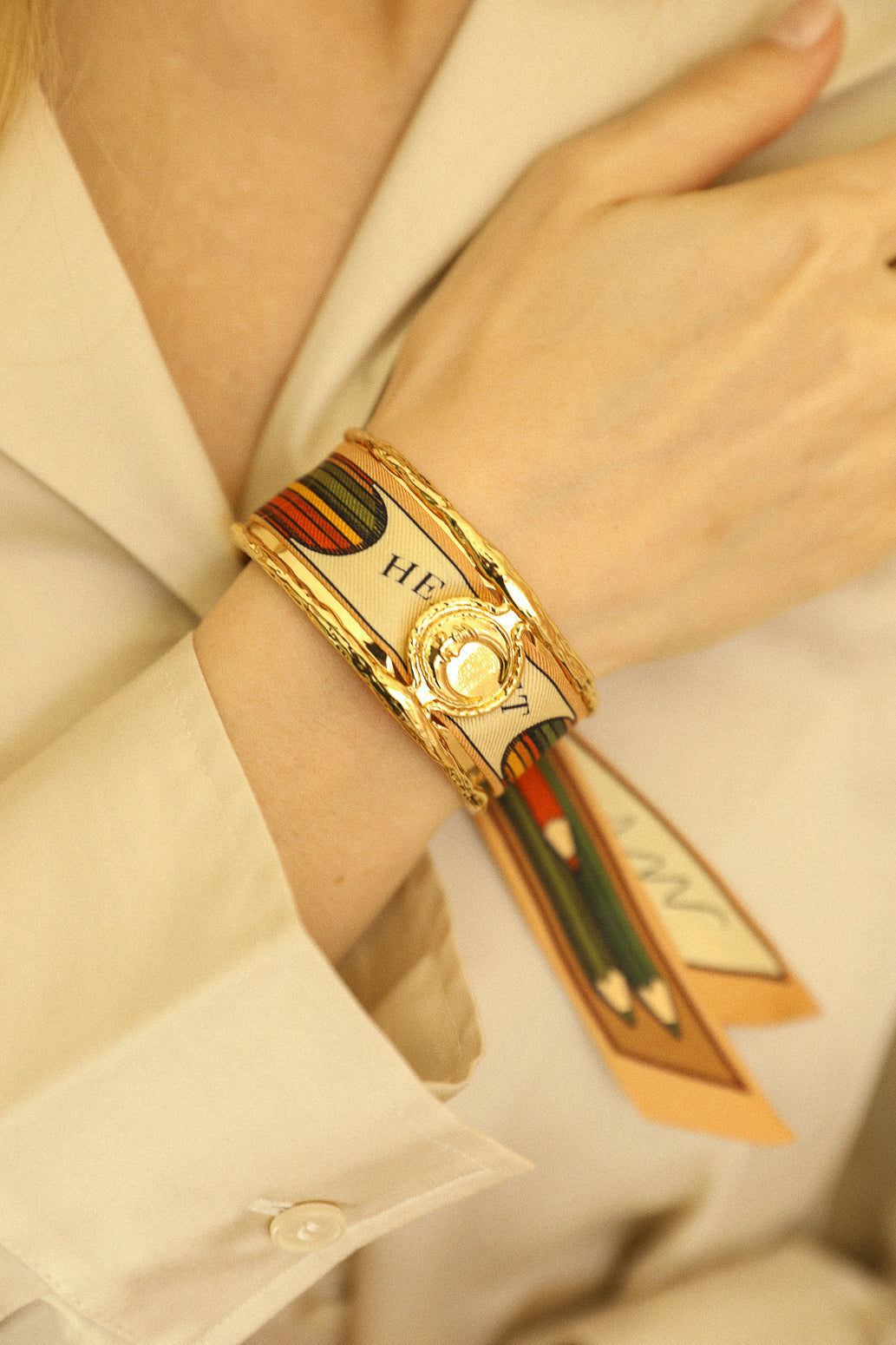 Moon cuff, silk-free