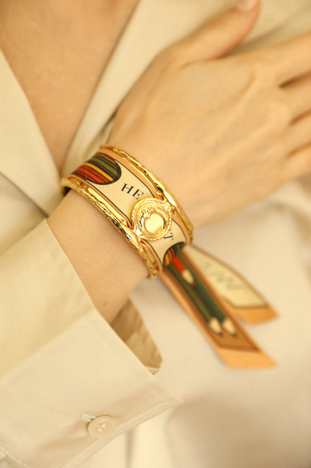 Moon cuff, silk-free