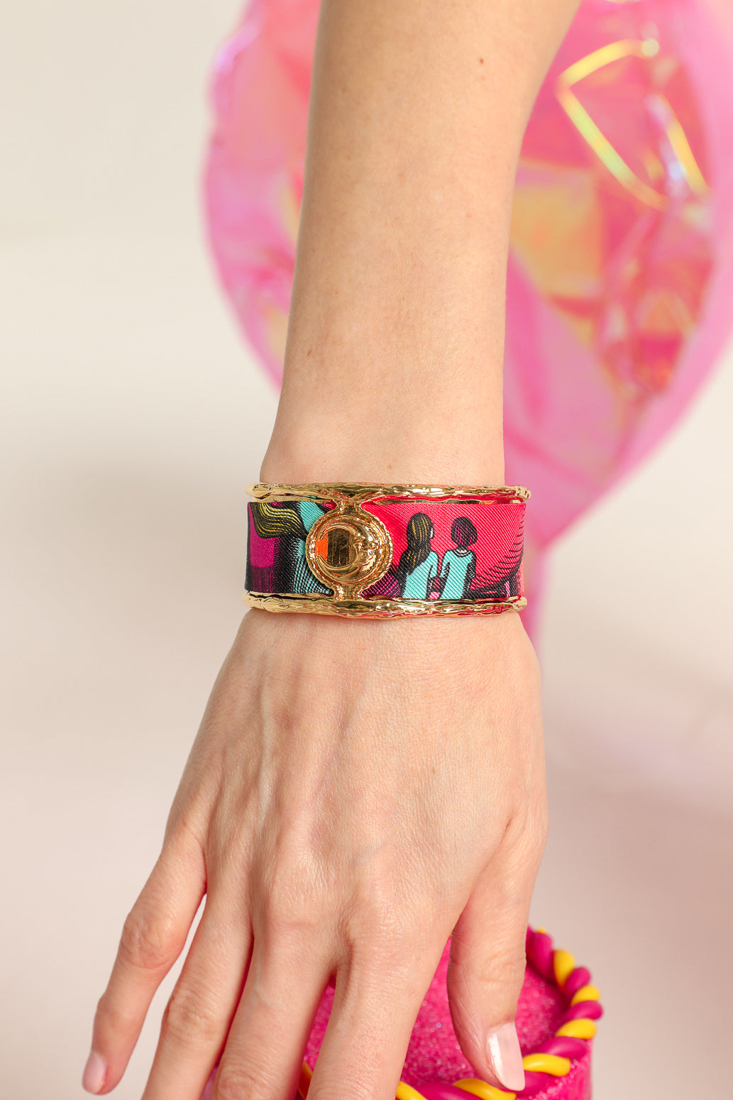 Moon cuff, silk-free