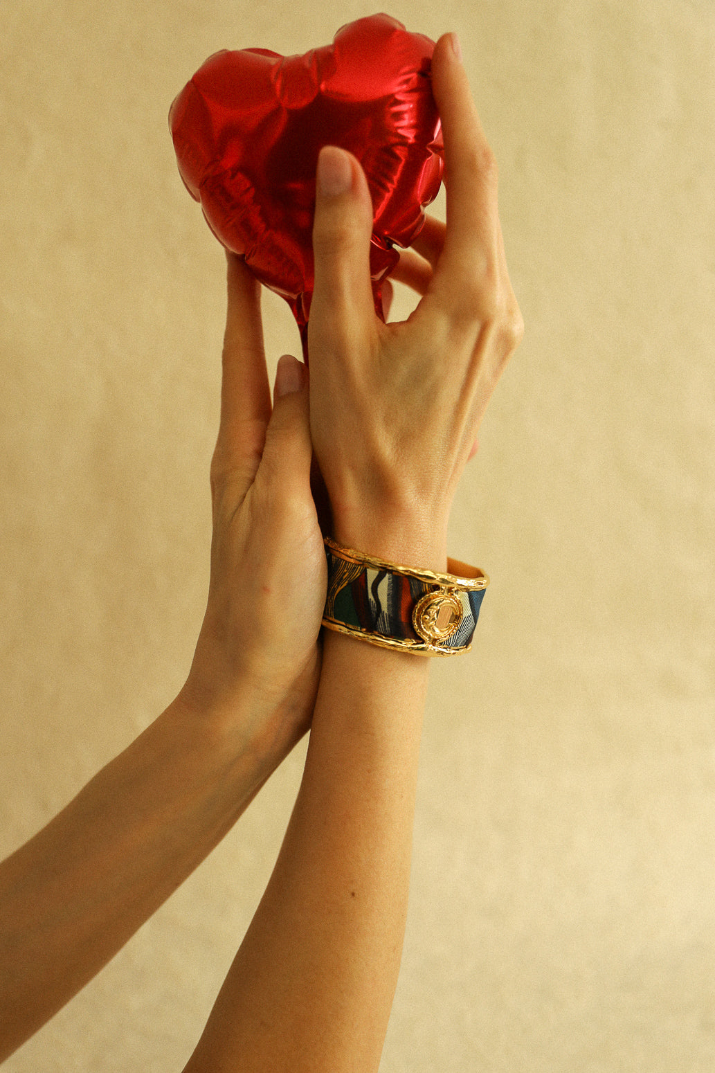 Moon cuff, silk-free