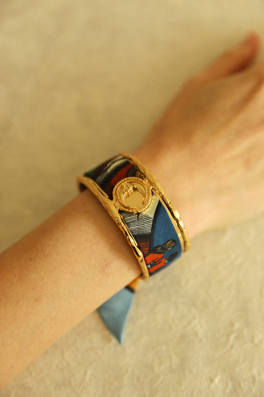 Moon cuff, silk-free