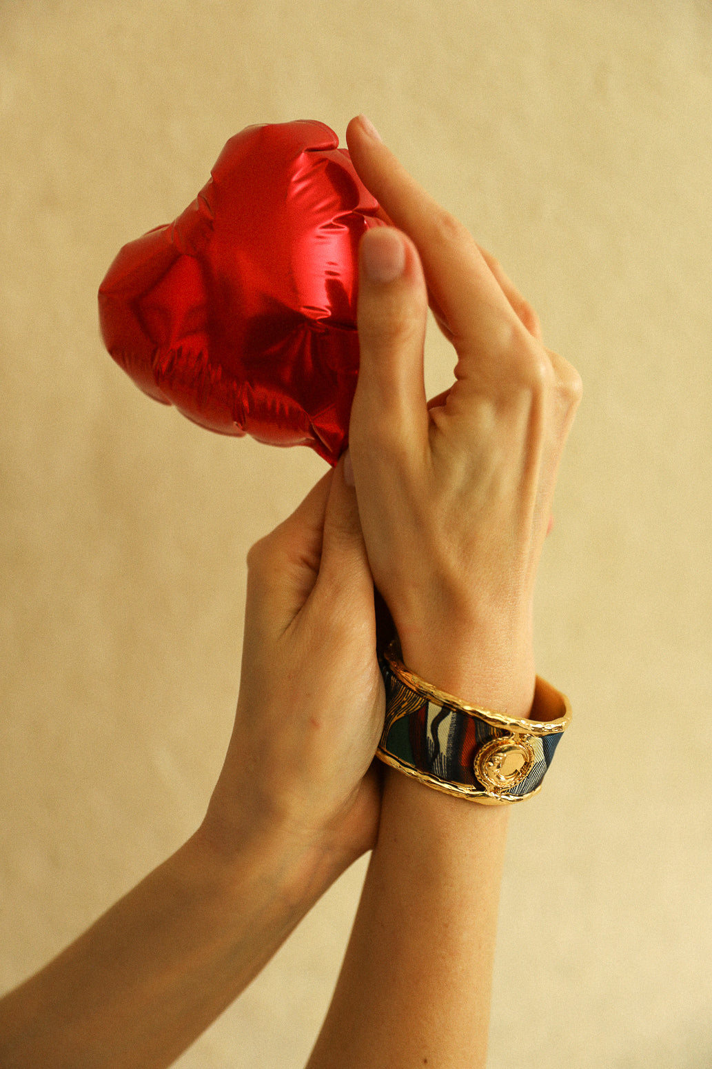Moon cuff, silk-free
