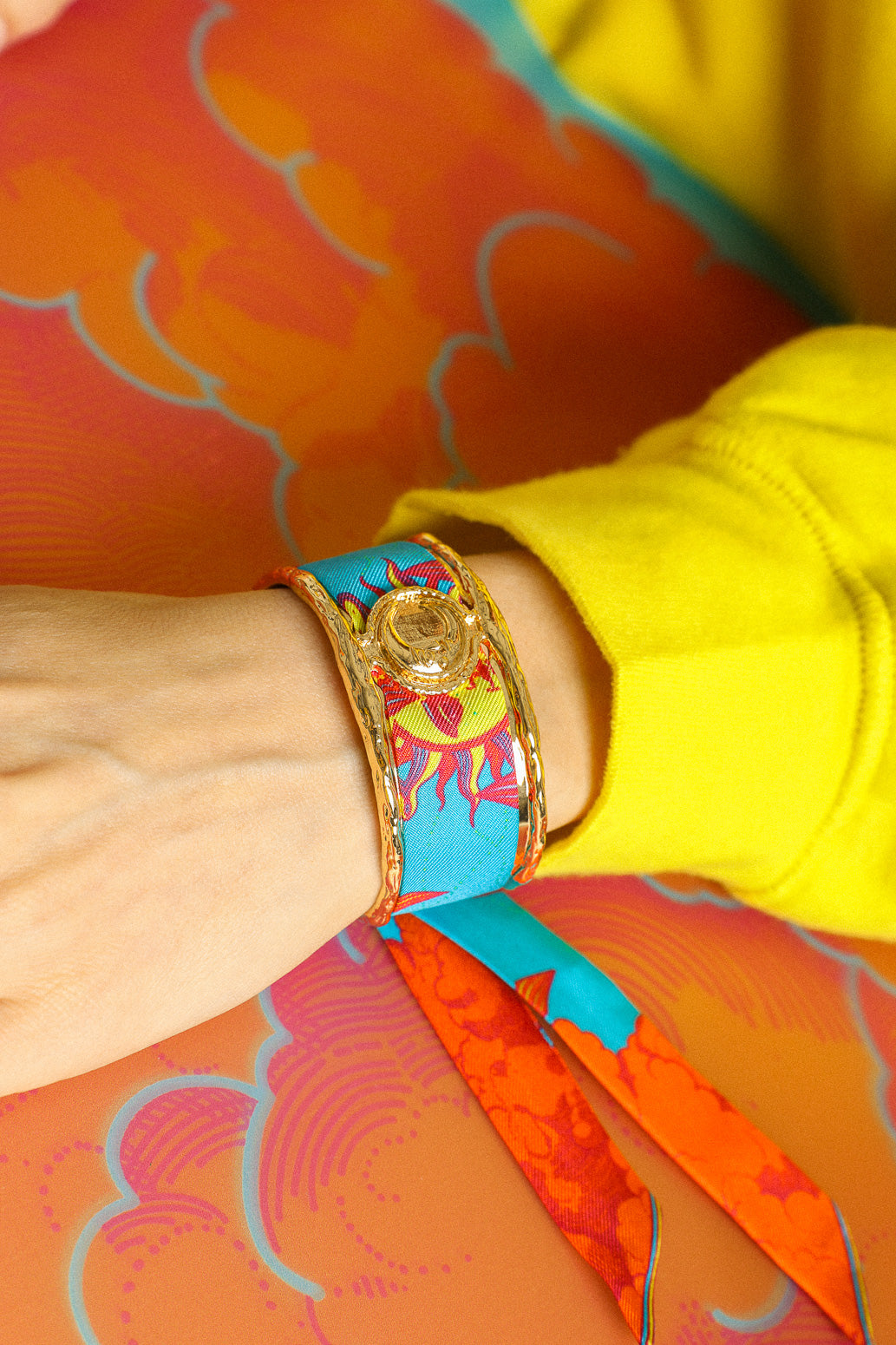 Moon cuff, silk-free