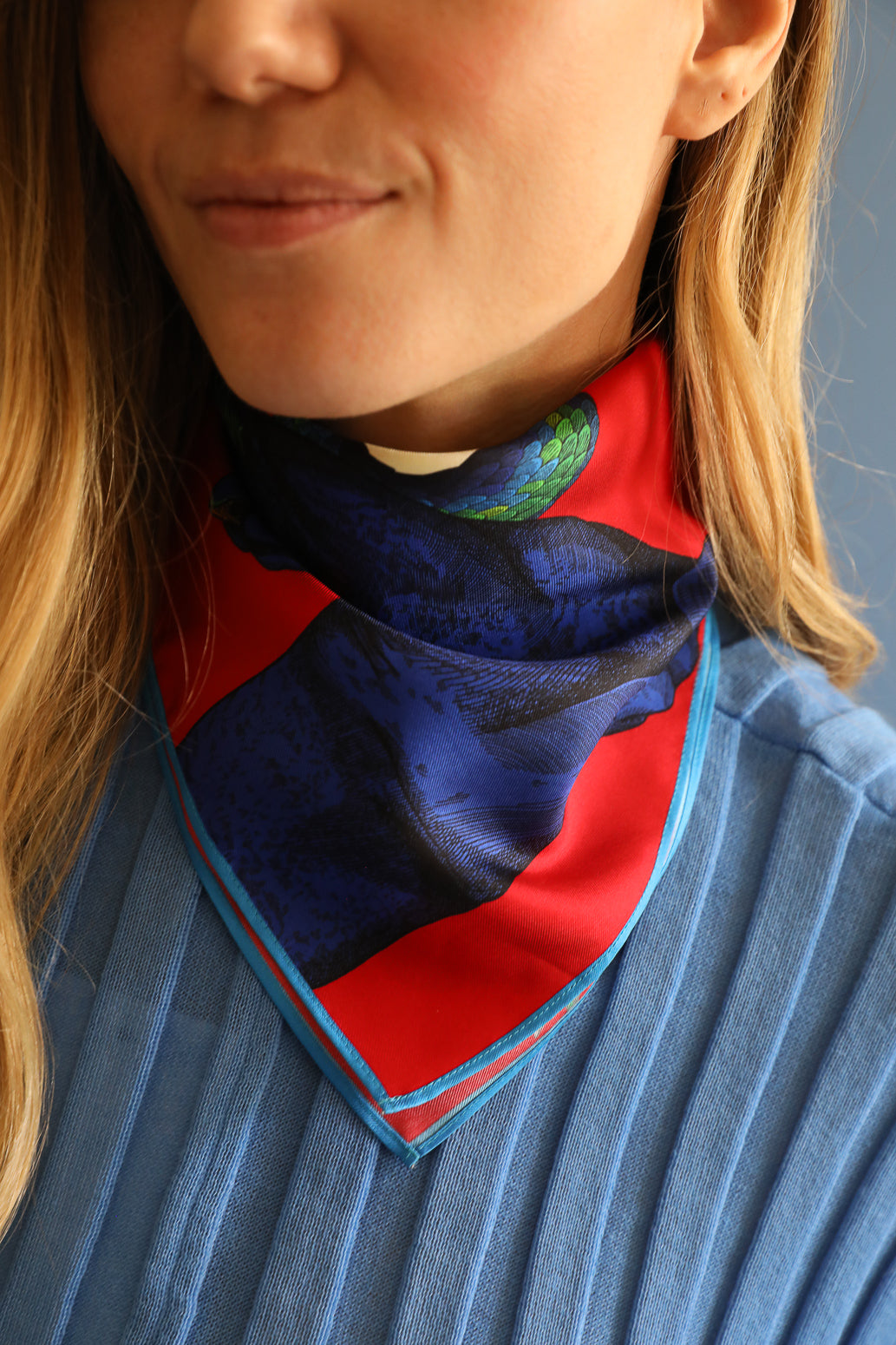 Bandana en soie 55cm Prédateurs, Rouge