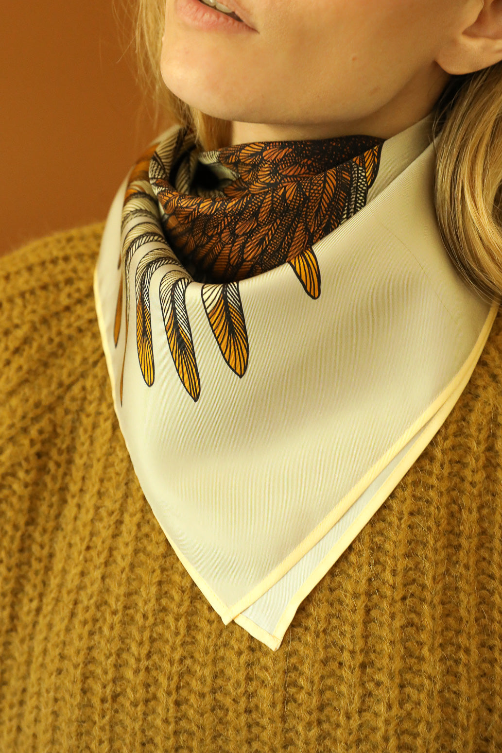 Carré de soie 70cm Aigle, Nacre