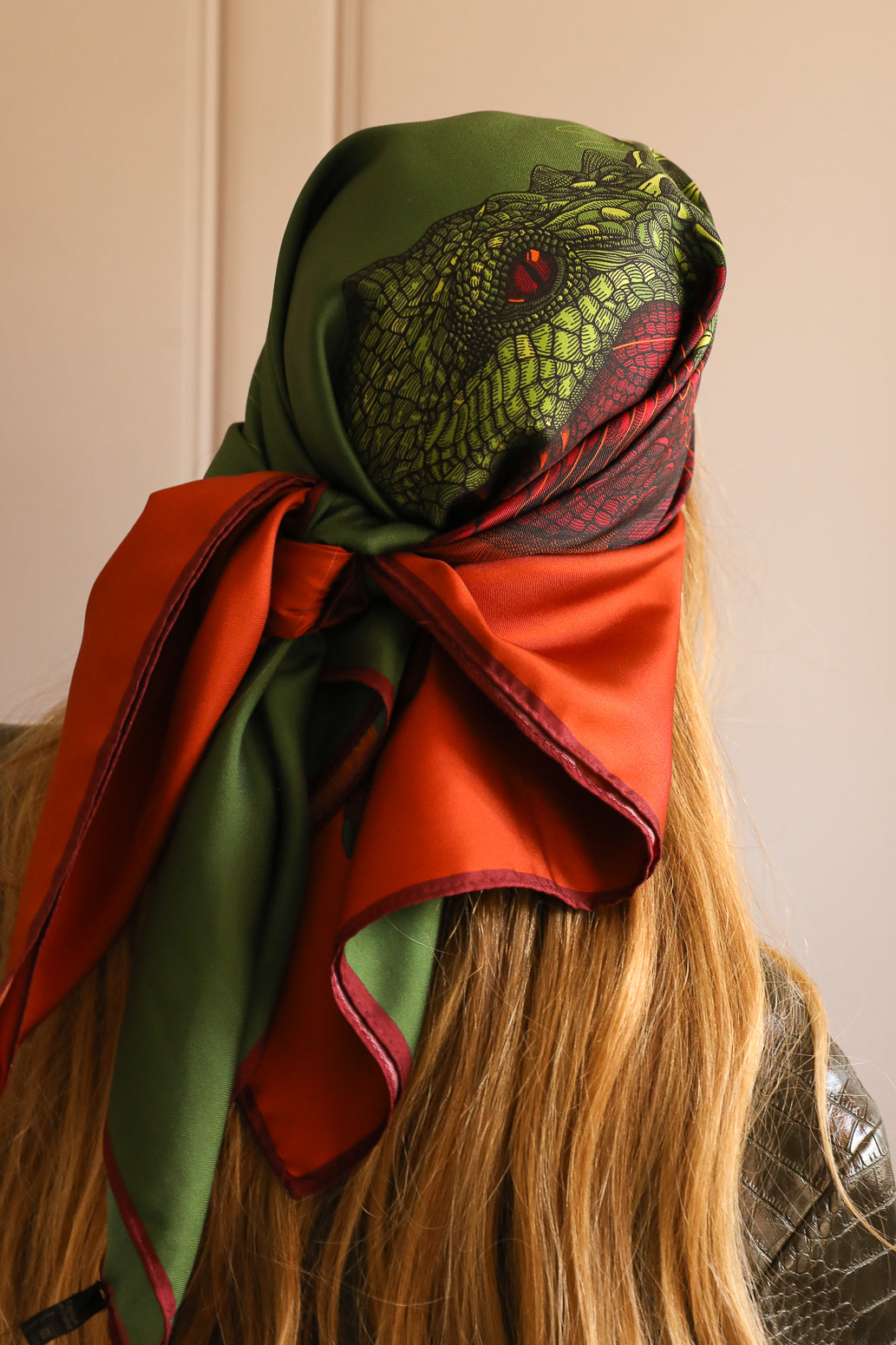 Carré de soie 90cm Crocodile, Neutre