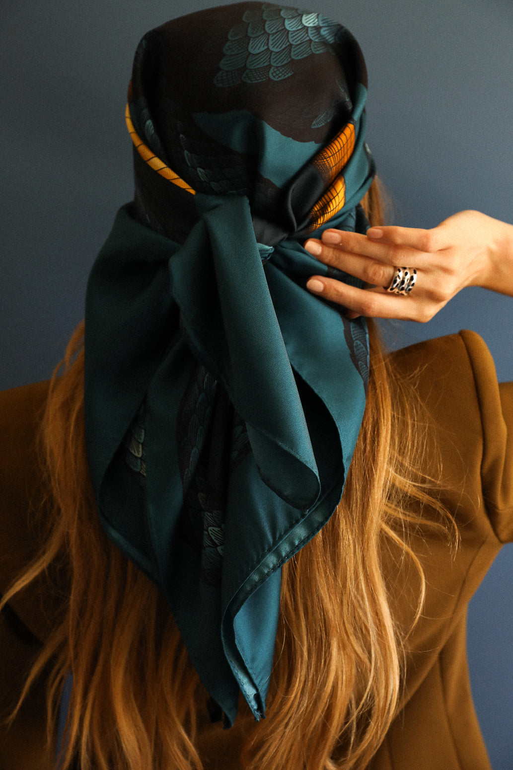 Carré de soie 90cm Serpents, Bleu