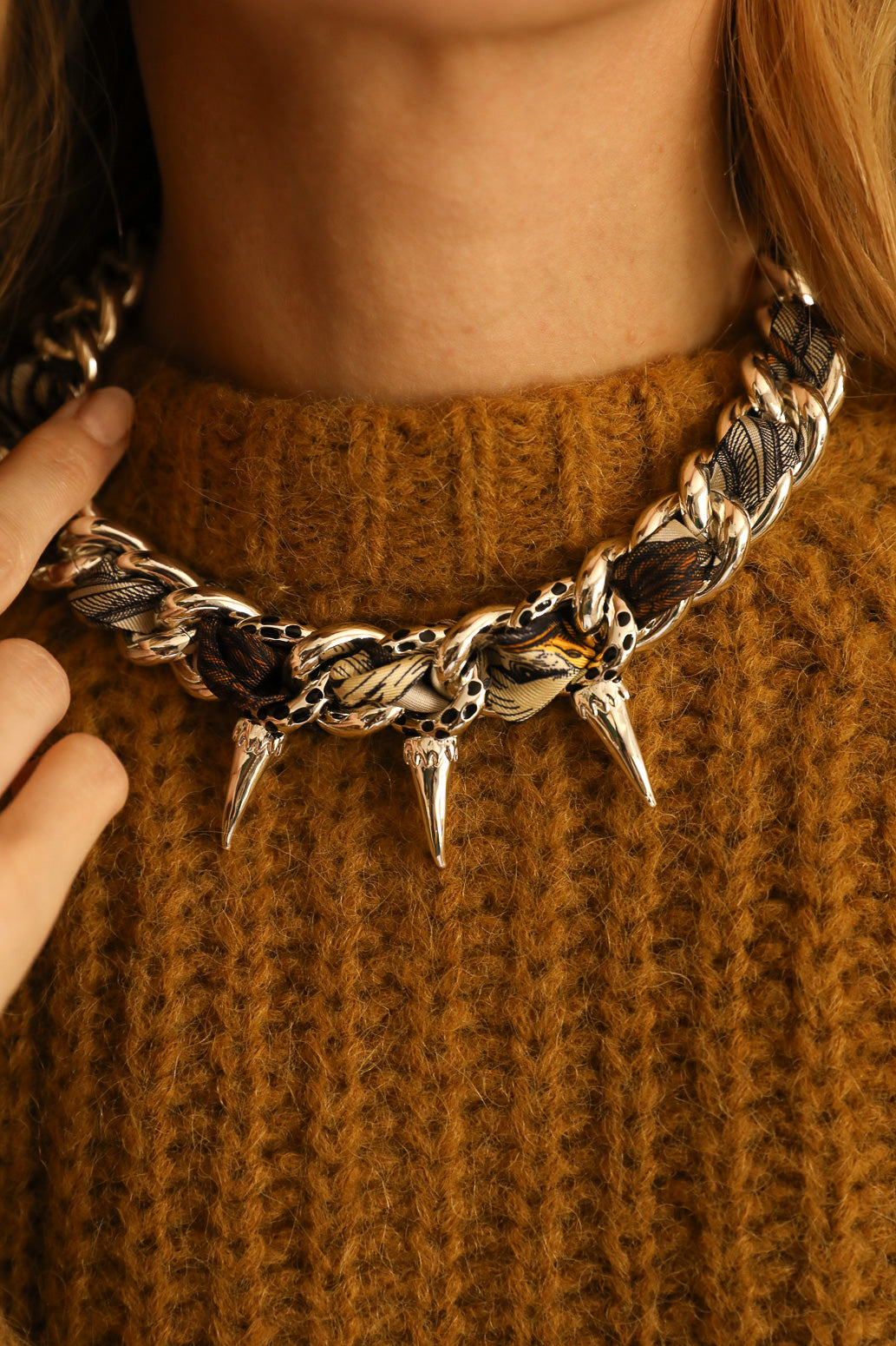 Collier Léopard argent en laiton argenté et émail, bijou ANNÉE Paris – vue 5