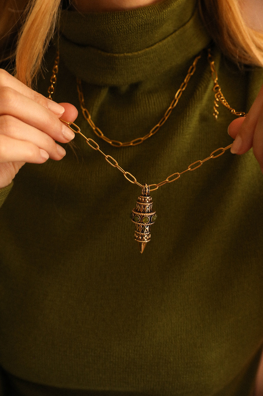 Collier Pendule, incrusté d'Agate Verte