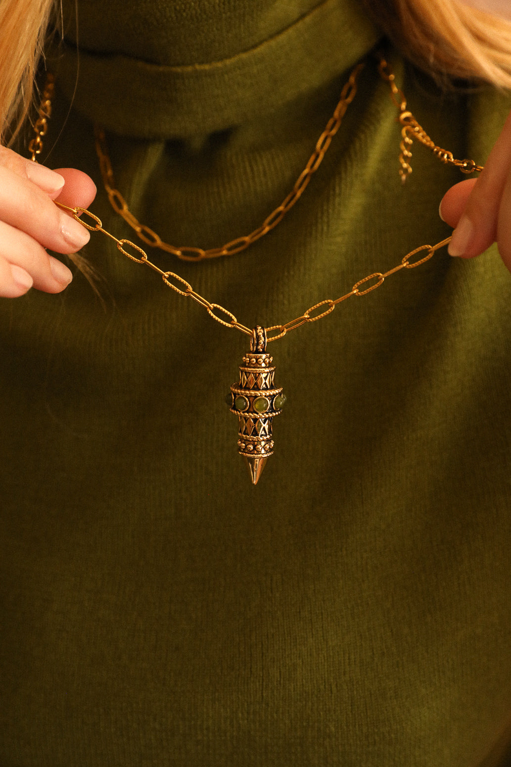 Collier Pendule, incrusté d'Agate Verte