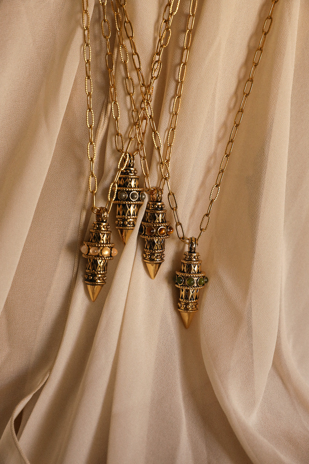 Collier Pendule, incrusté de Quartz Rose