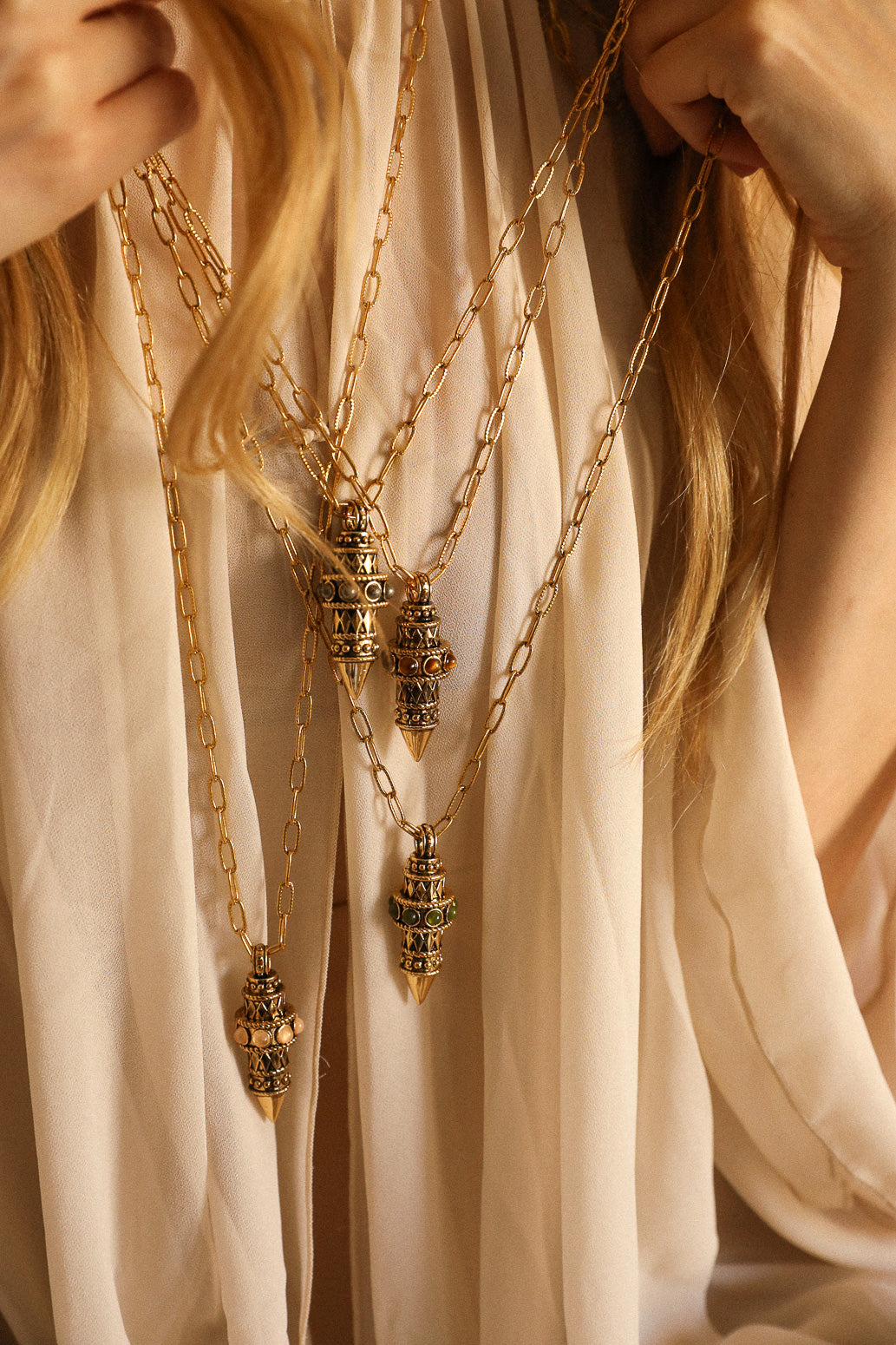 Collier Pendule, incrusté de Quartz Rose