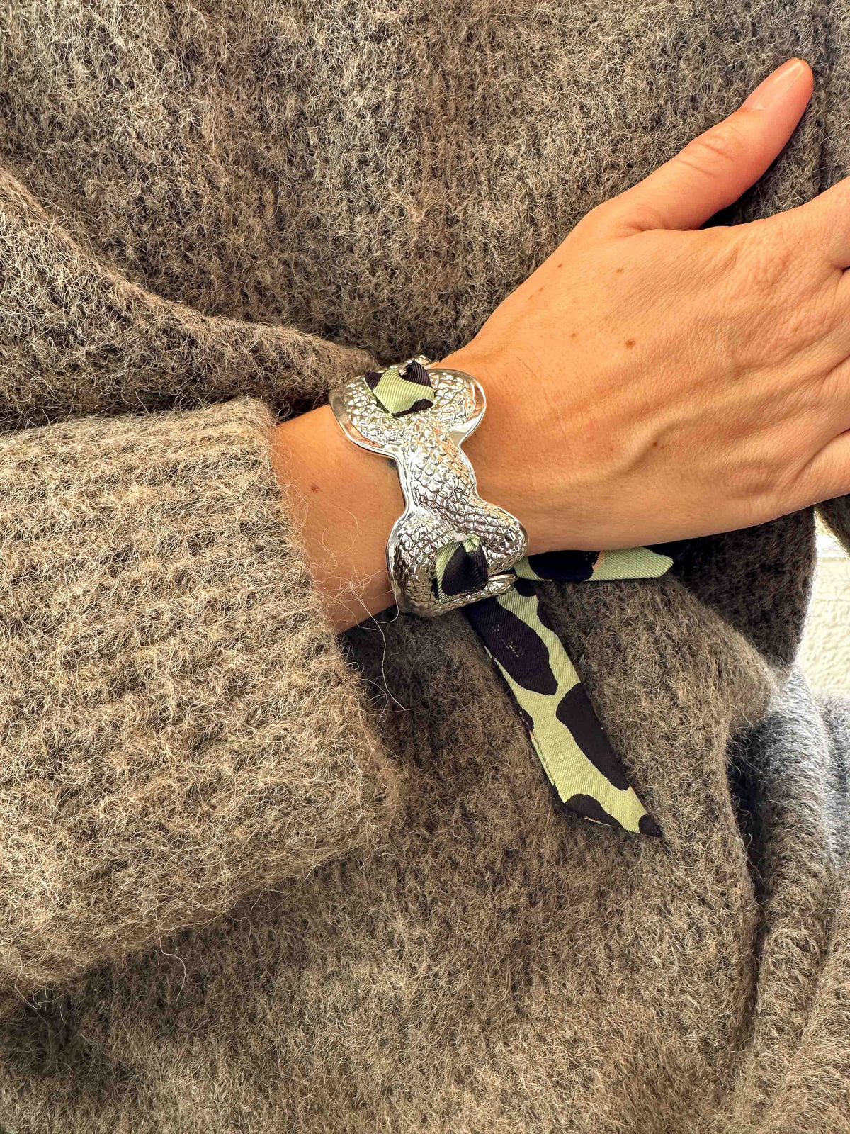 Serpentarius Cuff and Astral Map Ribbon, Neutral
