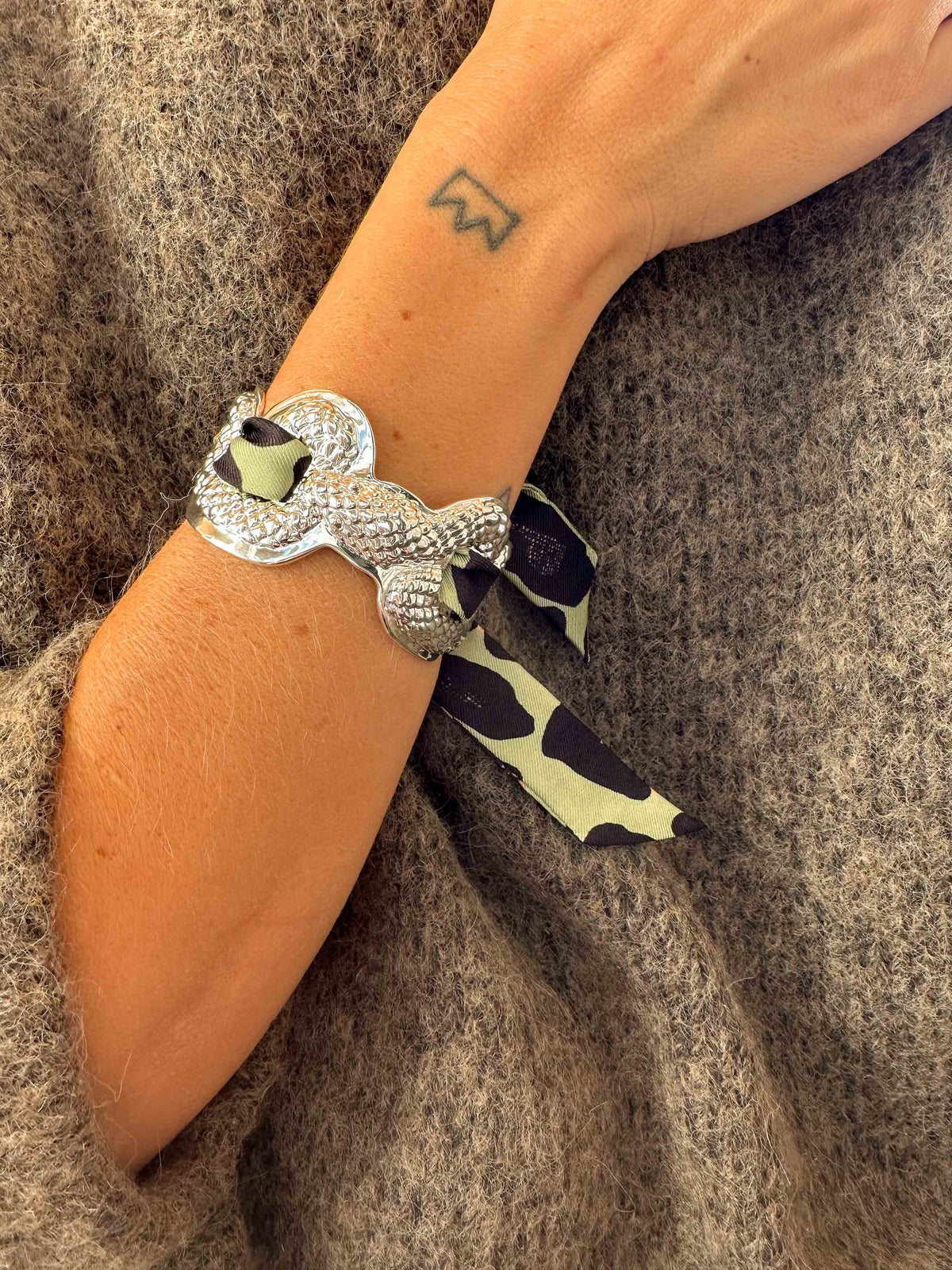 Serpentarius Cuff and Astral Map Ribbon, Neutral