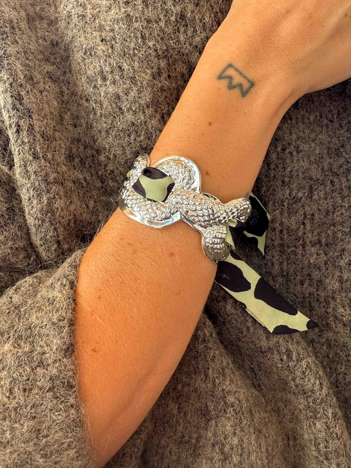 Serpentarius Cuff and Astral Map Ribbon, Neutral