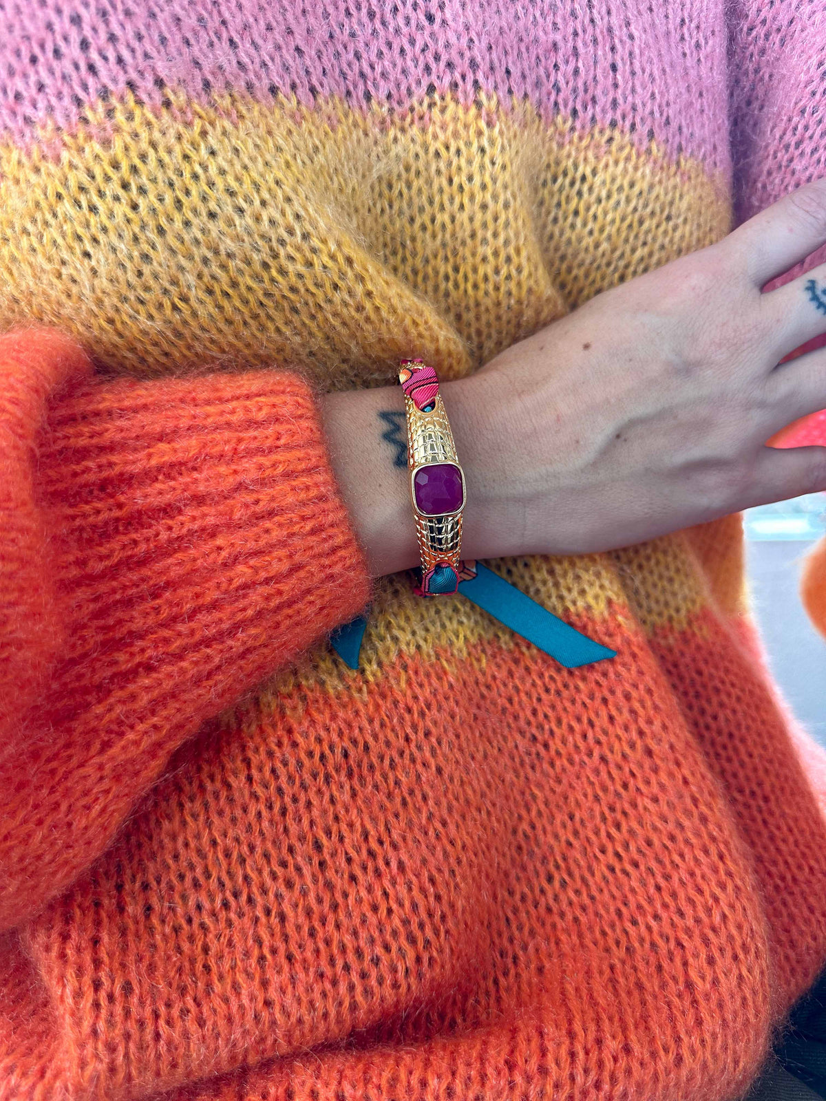Caïman bracelet in fuchsia agate and colorful Marinière ribbon
