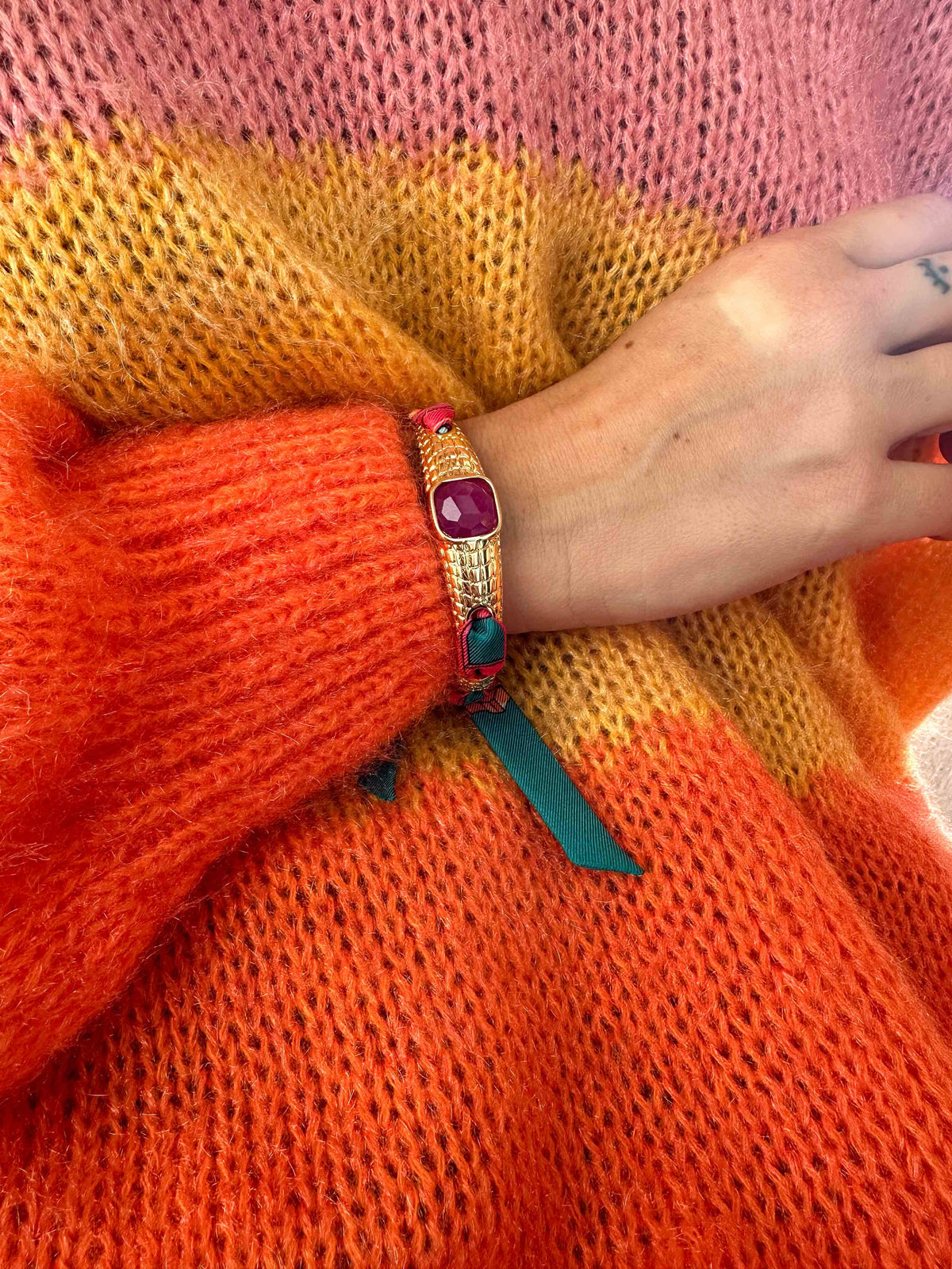 Caïman bracelet in fuchsia agate and colorful Marinière ribbon