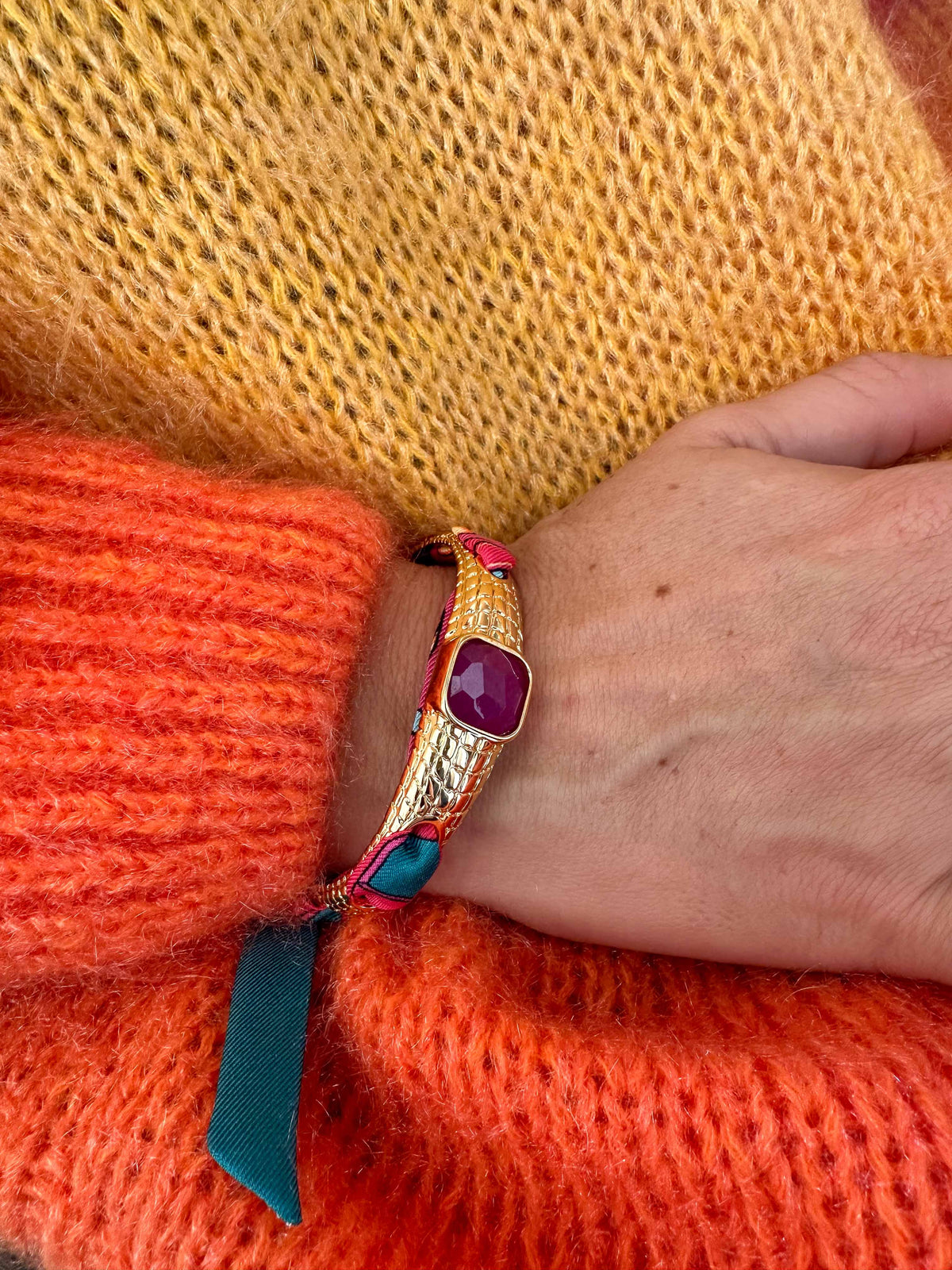Caïman bracelet in fuchsia agate and colorful Marinière ribbon