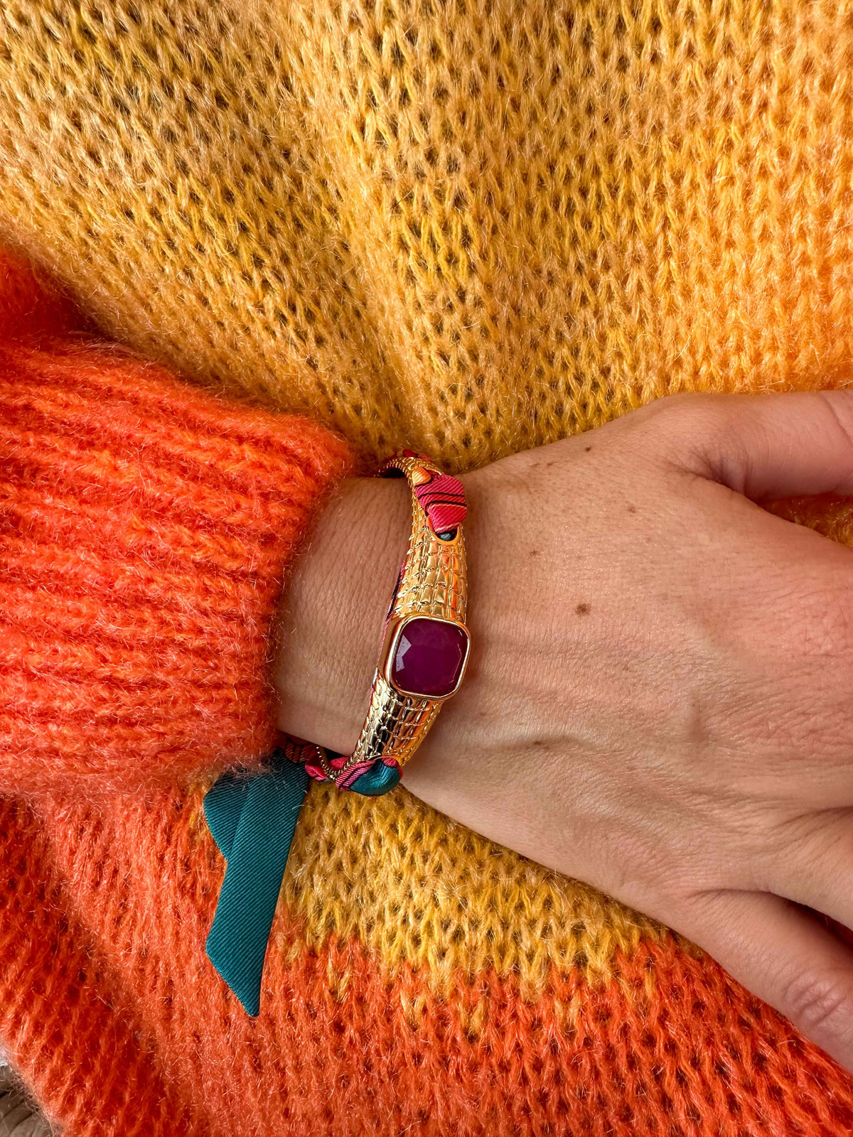 Caïman bracelet in fuchsia agate and colorful Marinière ribbon