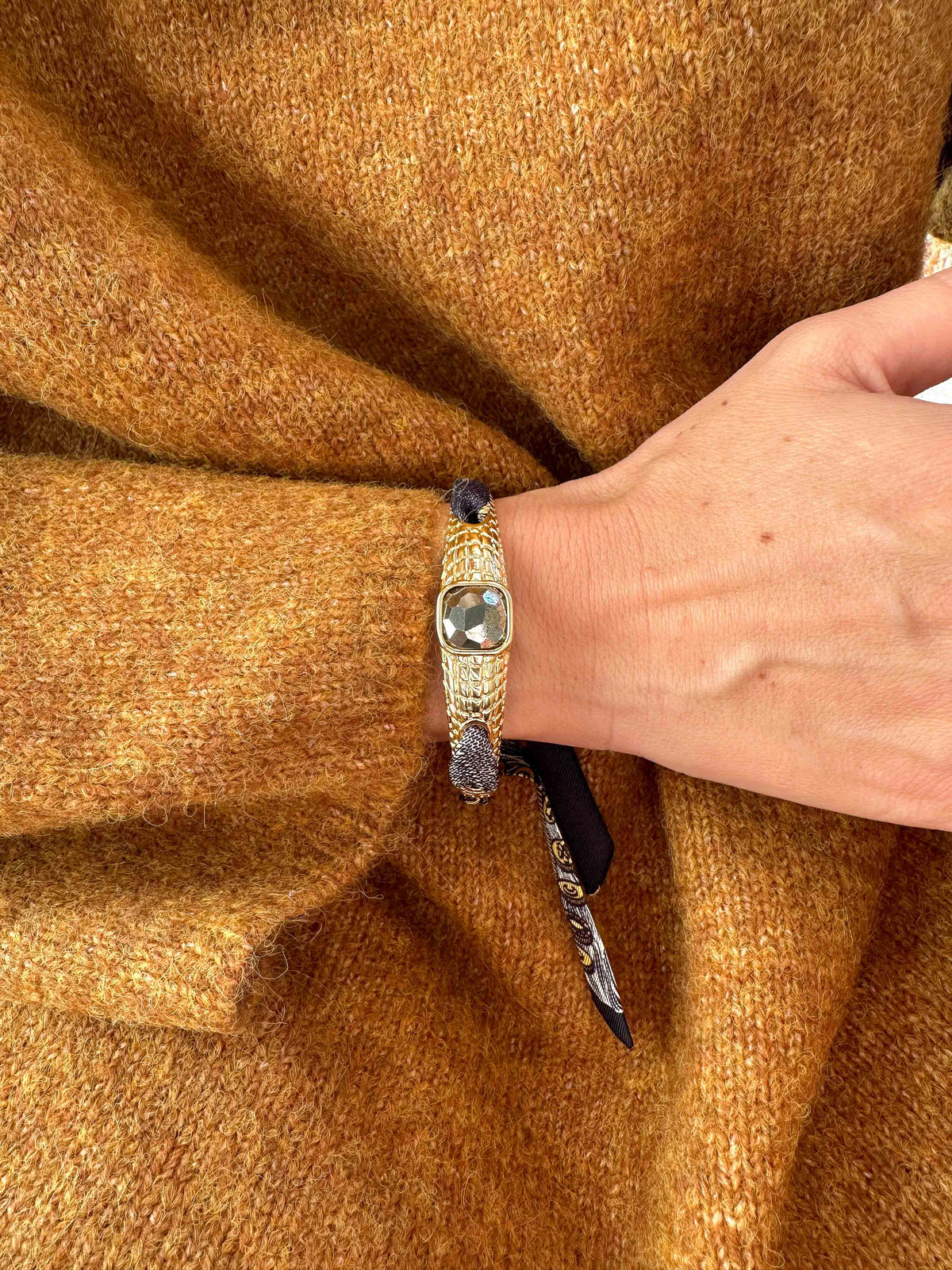 Caiman Bracelet in Pyrite and Neutral Parrot Ribbon