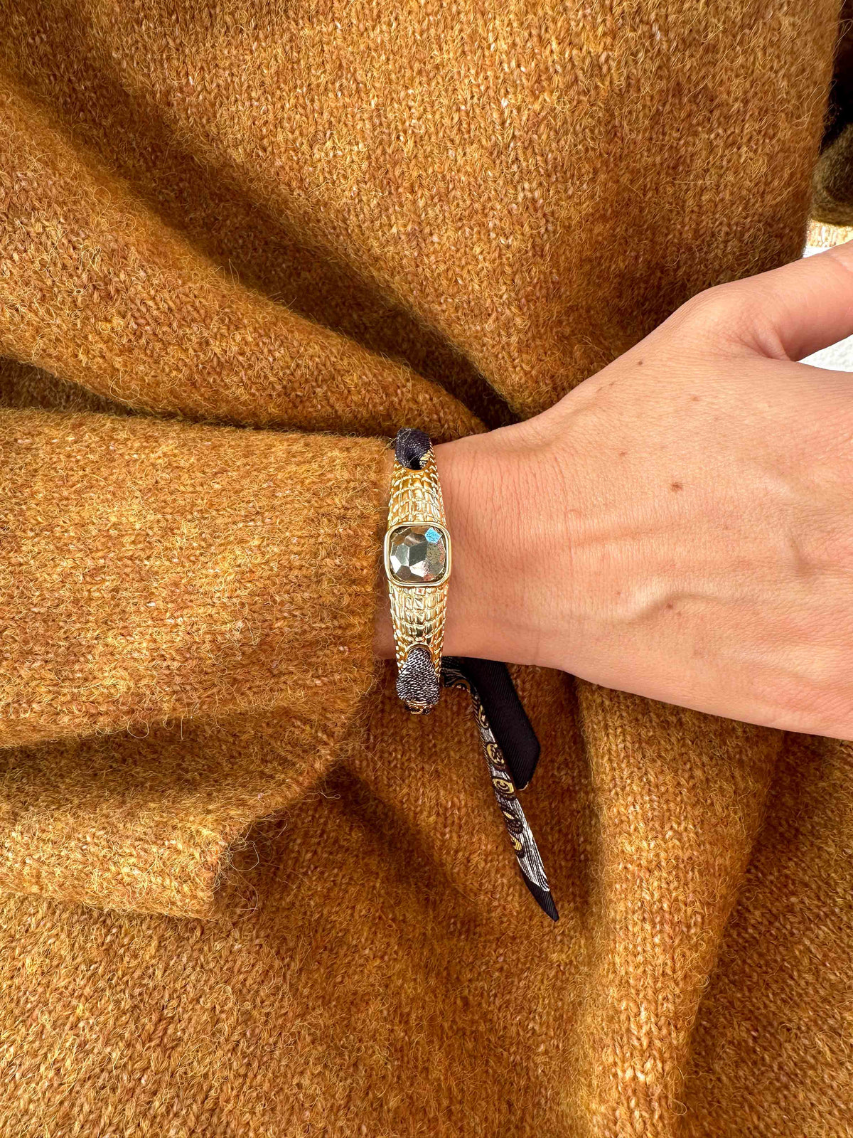 Caiman Bracelet in Pyrite and Neutral Parrot Ribbon