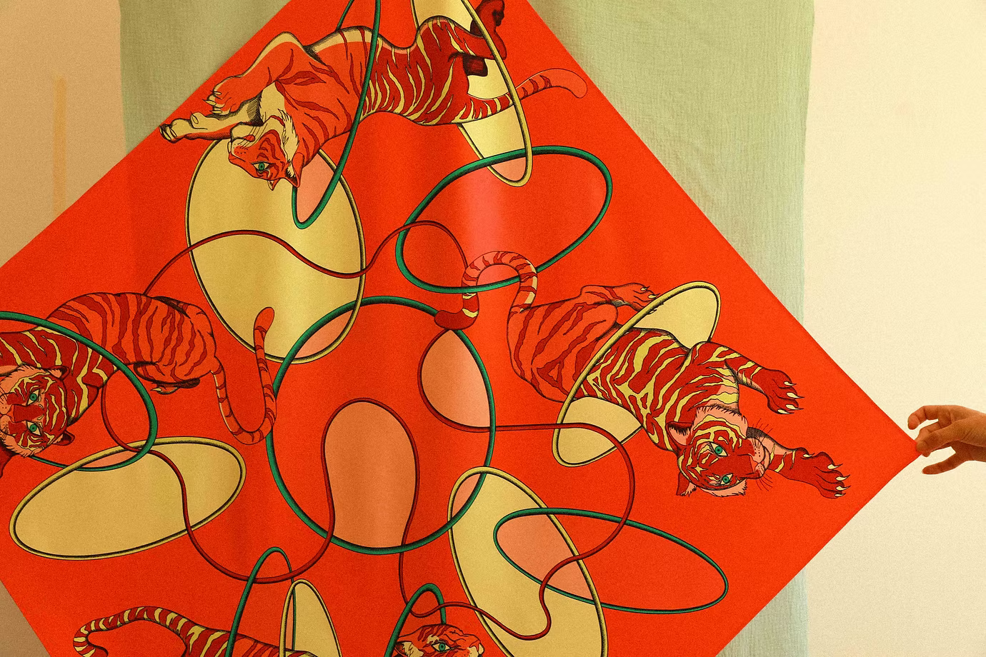 Carré 110 cm Tigres & Cerceaux, coloré